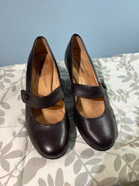Softspots - MaryJane Heels- Dark brown - Size 10W